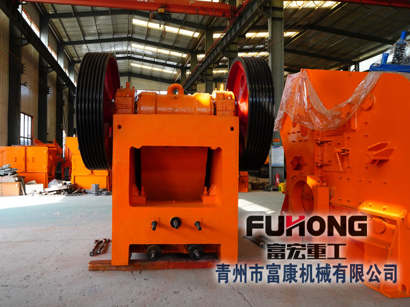 新型顎式破碎機 新型顎式破碎機
