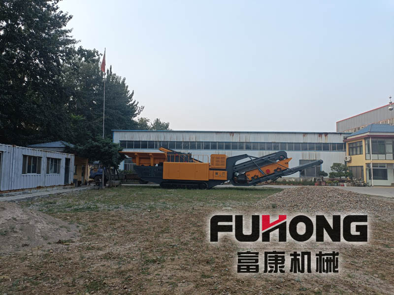 移動履帶一體式破碎機(jī)